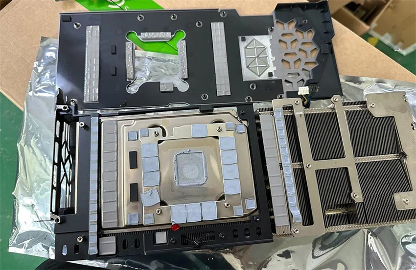 Rtx 4090 24GB グラフィックスカード搭載ノートパ - Rtx 4090 24Gb Graphics Card のレビューと価格