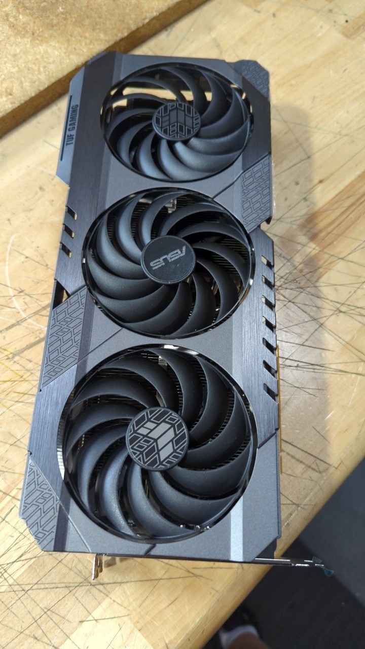 BH ベストオファー：Asus GeForce RTX 40 - Rtx 4090 24Gb Graphics Card のレビューと価格