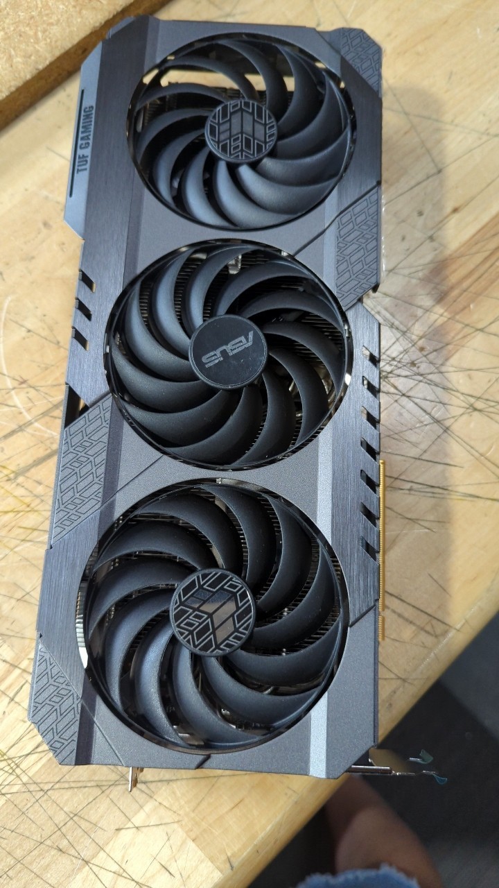 BH ベストオファー：Asus GeForce RTX 40 - Rtx 4090 24Gb Graphics Card のレビューと価格