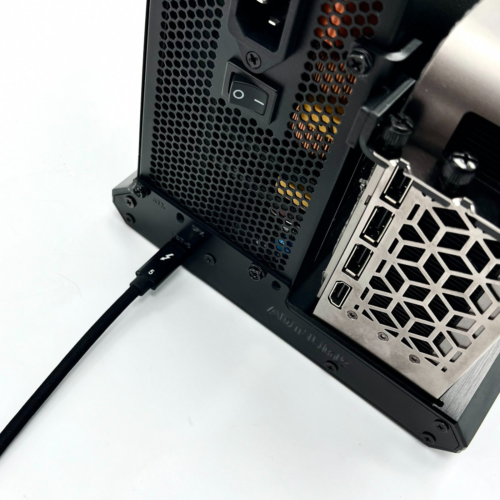 ADT Thunderbolt-5/4/3 外付けGPUドッ - Thunderbolt 4 External Gpu Enclosure のレビューと価格