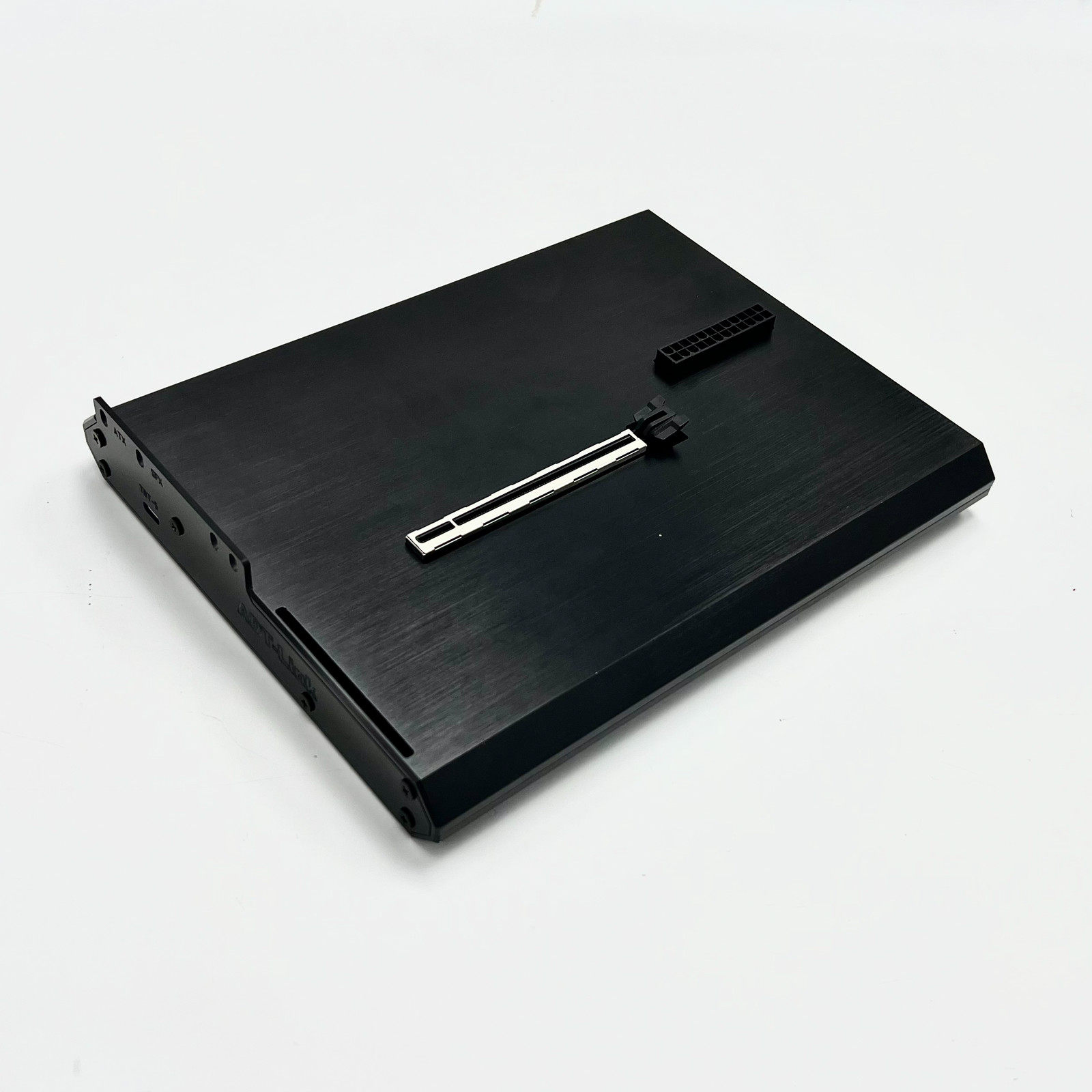 ADT Thunderbolt-5 PCIe 4.0 x4  - Thunderbolt 4 External Gpu Enclosure のレビューと価格